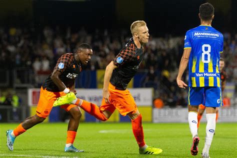 He plays as a midfielder.anas tahiri. PSV wint van RKC, Vitesse nieuwe koploper, ruime zege Ajax ...