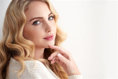 How do you lighten your hair with bleach? How to Bleach Bath Hair - All You Need To Know