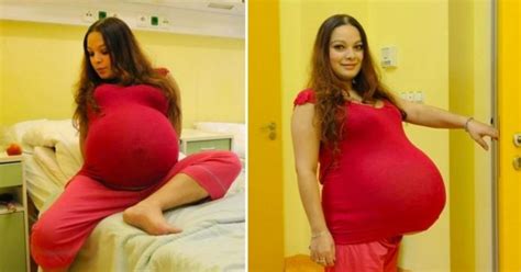 La mère pense qu elle va accoucher de jumeaux mais son ventre contient beaucoup plus de bébés
