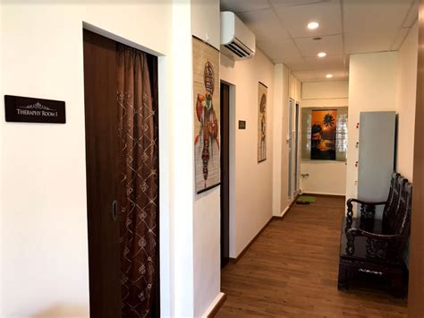 These top kerala ayurvedic resorts are all well managed and have athreya ayurvedic center is owned by a family of ayurvedic doctors whose experience goes back five generations. Kerala Ayurvedic Treatment Centre Jurong East | Ayur ...
