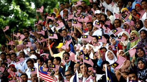 (2004), sistem ahli yang telah diperkenalkan pada tahun 1951 adalah untuk melatih masyarakat pelbagai kaum di tanah. Cabaran demokrasi di Malaysia: Rakyat mungkin hilang ...