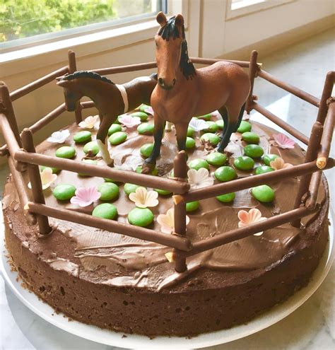 33 einfache ideen zum nachmachen. Pferdekoppel-Kuchen | Kuchen kindergeburtstag pferd ...