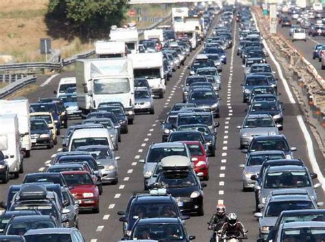 Drammatico incidente nella notte dell'11 febbraio in provincia di torino. Incidente sulla viabilità ordinaria, maxi-code sulla A11