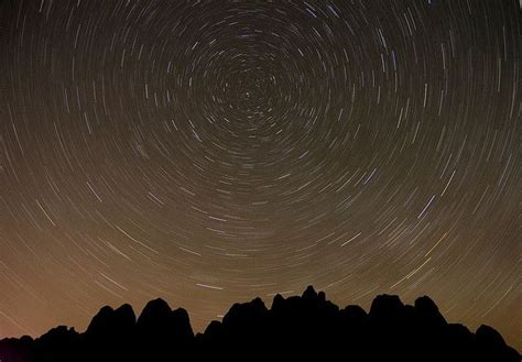 How To Photography Star Trails Behind The Rocks At Night By Scott