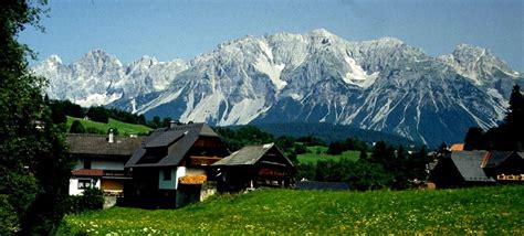 Er zijn maar drie landen in de wereld die nog kleiner zijn: Liechtenstein | SEPAC Stamps