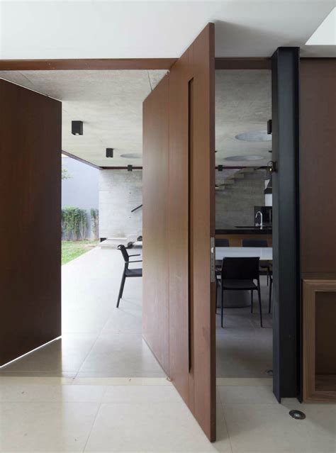 10 Examples Of Homes With Large Pivoting Doors Contemporist