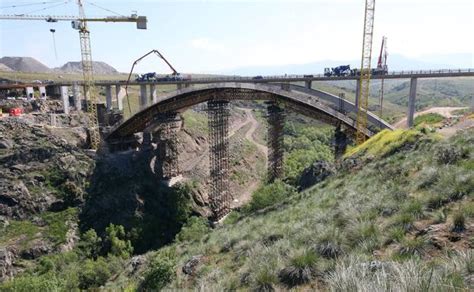 El viaducto de segovia, continuación de la calle bailén de madrid, siempre ese primer viaducto fue derribado en 1932 y fue construido el actual (inaugurado en 1942): Así está quedando el viaducto de la circunvalación de ...