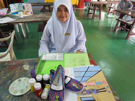 Sorotan kajian 73 pengenalan 73 pembangunan peralatan teknologi seni digital 74 teori pembelajaran seni visual berasaskan komputer 75 AKU, SENI DAN SAKTI 2013: Aktiviti Menghasilkan Artifak ...