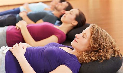 El Pranayama Y Sus Beneficios Respiración Completatantra Posturas Yoga