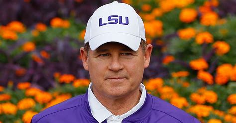Les Miles In Talks With Kansas To Be Head Coach And The Valley Shook