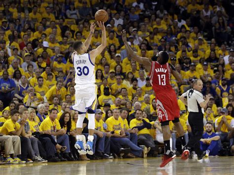 How Stephen Curry's 3-point shooting scores for kids in ...