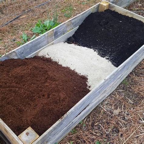 3 Raised Bed Soil Mixes Compared The Beginners Garden Garden Soil