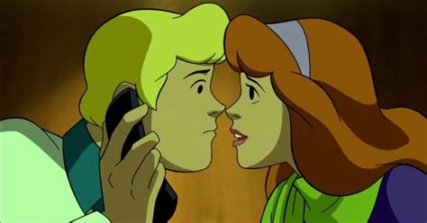 Scooby Doo Velma And Daphne Kiss