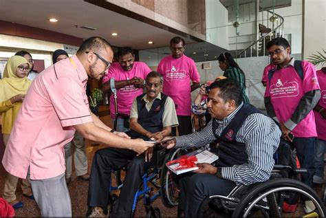 We are glad to hear that the prime minister (tun dr mahathir mohamad) mentioned the disabled community, hence leaving nobody behind. Sediakan kemudahan mesra OKU mengundi - Damai Disabled ...