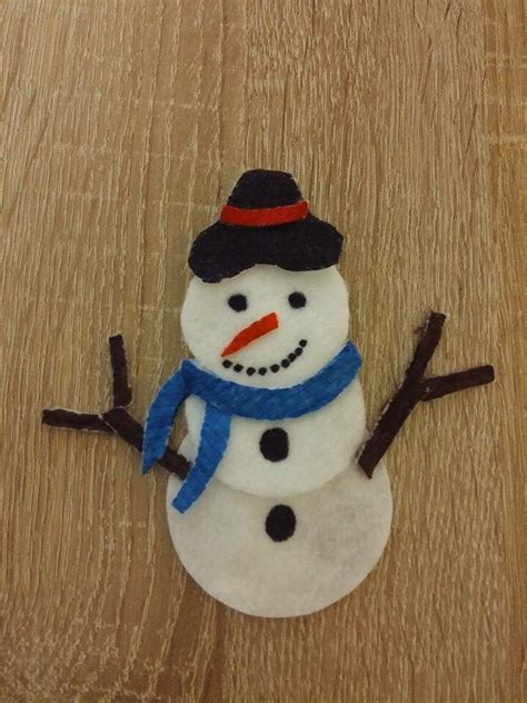 Le calendrier de l'avent fait partie des rituels de début décembre. Un bonhomme de neige avec des coton à démaquiller http ...