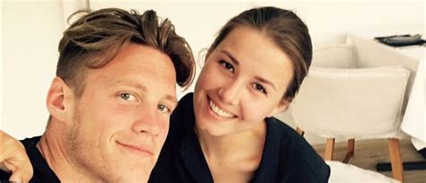 Welcome to the official twitter account of wout weghorst. League of WAGS — Übersicht 2018/2019: Vfl Wolfsburg