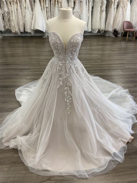 allure bridals style 9852 sample wedding dress stillwhite