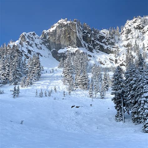 Skiing Alpental
