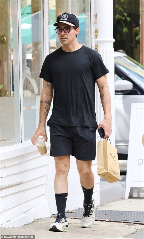 PICTURED Joe Jonas Spotted Without Wedding Ring As He And Sophie Turner Are Headed For DIVORCE