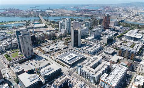 Connecting the past with the present, the billie jean king main library in downtown long beach, california, welcomes nearly 1,000 patrons each day who the new library was constructed above an existing concrete subterranean parking garage. Billie Jean King Main Library by Skidmore, Owings ...
