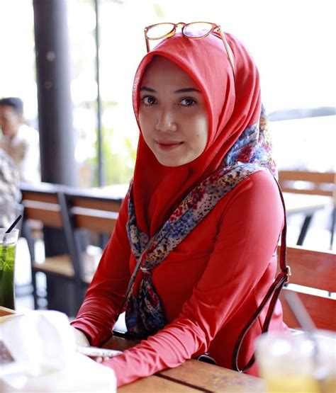 Foto Model Cantik Muslimah Materi Belajar Online