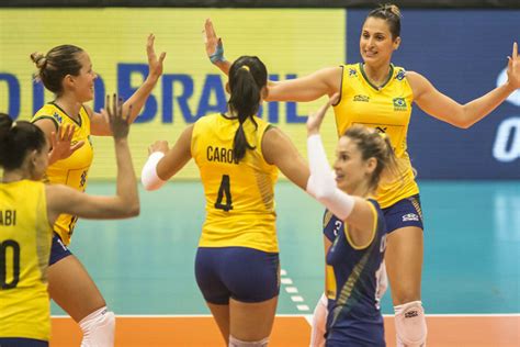 Prata para mulheres de ouro. Seleção feminina de vôlei vence a Rússia na Copa dos ...