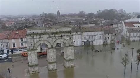 Inondations Les Habitants De Saintes Sorganisent Face à Une Crue Historique