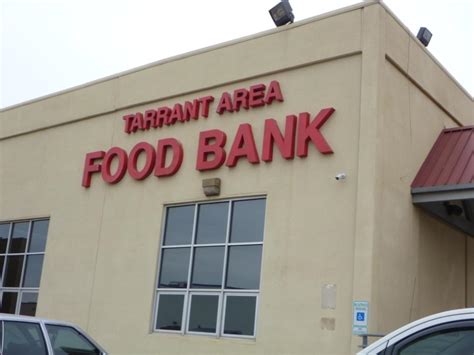 Julie butner, president and chief executive of tarrant area food bank, says that food distribution rates have gone up by 60% since the pandemic began ravaging the economy. Tarrant Area Food Bank