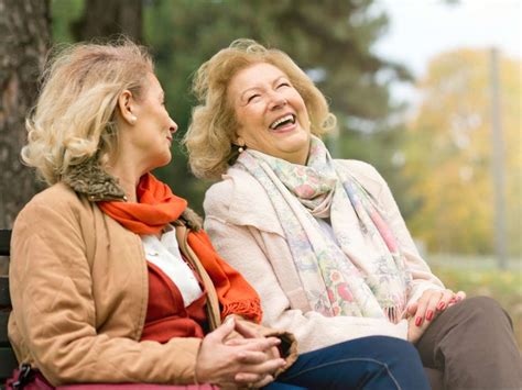 Having close friends may stave off mental decline