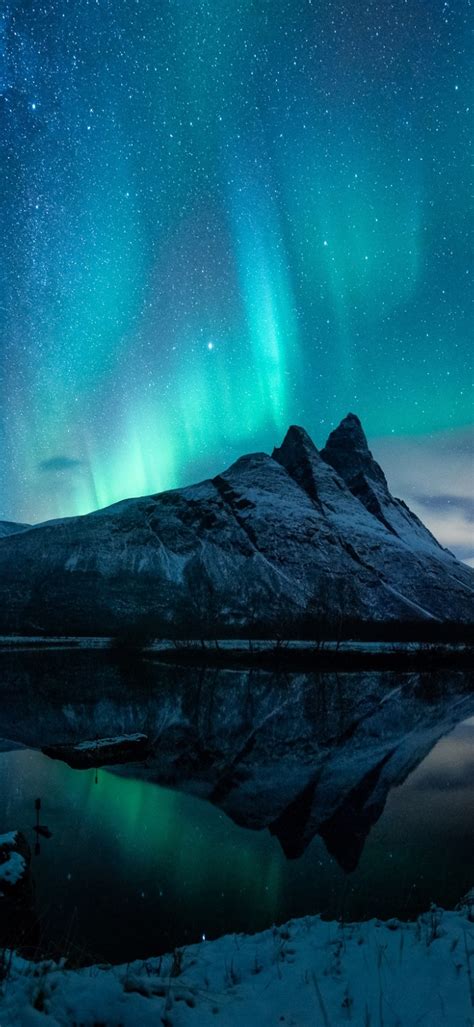 720x1560 Aurora Borealis Mountain Reflection 720x1560