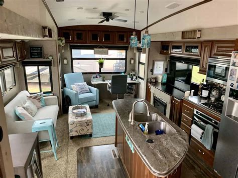 7 RV Experts Share the Absolute Best RVs for Full Time Living