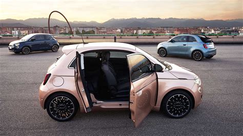 2019 fiat 500e comes in only single trim which comes standard with many features like automatic climate control, navigation system and reverse parking sensors. Neuer Fiat 500 Elektro macht den Einstieg leicht - Edison ...