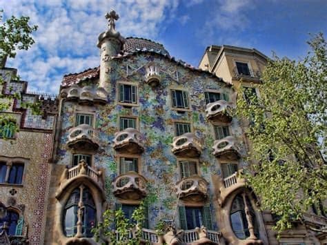 ¿está buscando un piso para alquilar en barcelona? Casa Batlló de Barcelona (España) - Arquitectura - YouTube