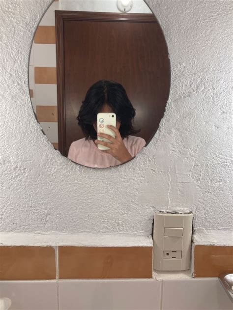 Pelo Tomboy Mirror Selfie Selfie Mirror