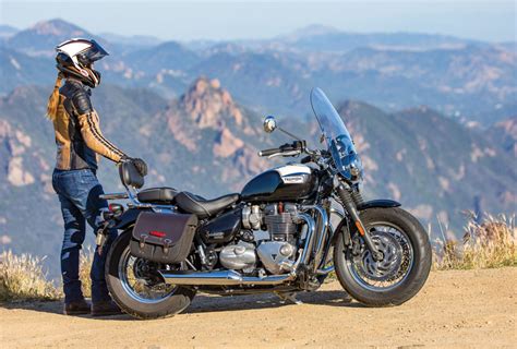 Motorcycles reviews triumph triumph bonneville triumph speedmaster cruisers 2019 2018 i might like the highway kit that adds bags, an adjustable windscreen, a comfort seat and wider pillion. 2018 Triumph Speedmaster | Road Test Review
