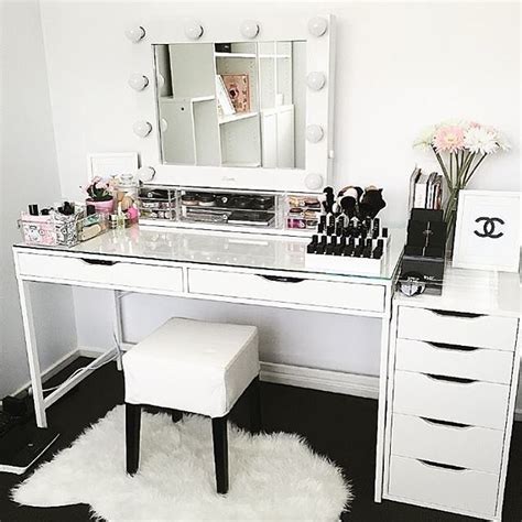 20 Best Makeup Vanities And Cases For Stylish Bedroom Stylish Bedroom Vanity Room Make Up Desk