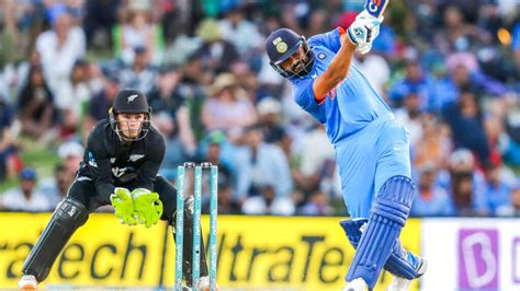 जिमी नीशम ने करियर की सर्वश्रेष्ठ दौड़ का दावा किया जबकि मैट हेनरी ने चार विकेट लेकर शीर्ष क्रम पर दस्तक दी. India vs New Zealand 4th ODI Live Streaming: When, Where ...