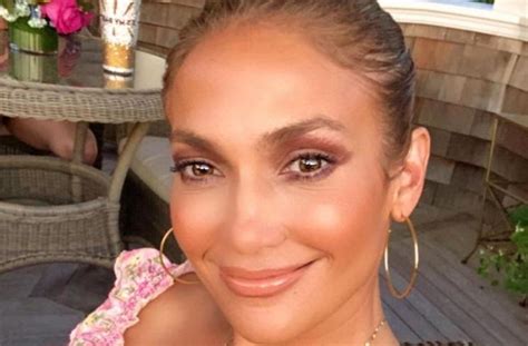 Injak Usia 75 Tahun Penampilan Awet Muda Ibu Jennifer Lopez Bikin Kaget