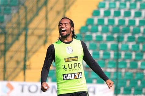 Embaixador carlos alberto franco frança Carlos Alberto xinga torcedores e é repreendido por França : PolidoroJunior.com.br