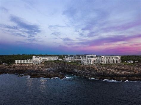 The Cliff House Is A Legendary And Historic Hotel In Maine