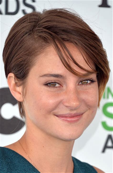 Shailene Woodleys Pixie With Side Bangs Hairstyle Casual Summer
