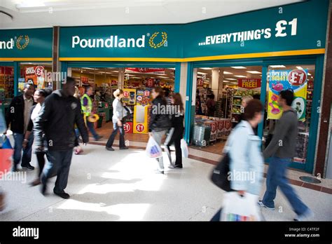 Pound Shops In The Stratford Shopping Centre This Area Has A Few Bargain Shops As Well As