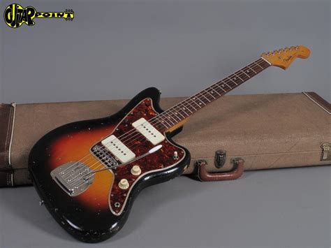 While most signature guitars cost thousands of dollars, the squier j mascis jazzmaster provides personalized vibe at a fraction of the price. Fender Jazzmaster 1961 3-tone Sunburst Guitar For Sale ...