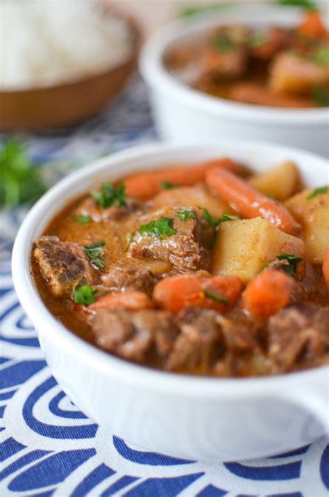 A very simple curry that can be made from your sunday roast leftovers, the pork can be changed for any meat you like. Slow Cooker Massaman Beef Curry - Simply Whisked