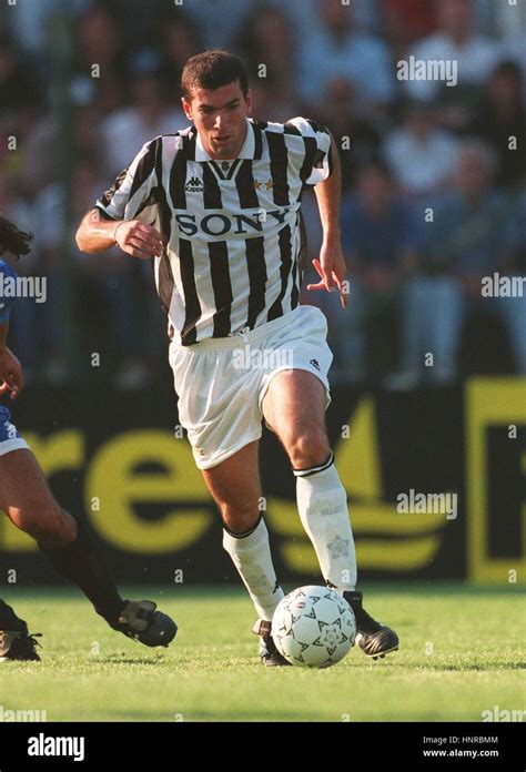 ZINEDINE ZIDANE JUVENTUS FC 19 August 1996 Stock Photo: 133894452 - Alamy