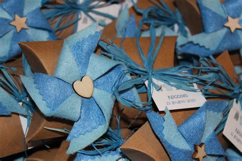 In questo video tutorial ti mostro come fare una bomboniera elegante a uncinetto come sacchetto porta confetti, sacchetti uncinetto facili per ricorrenze bat. bomboniere fai da te nascita e battesimo, girandole pannolenci, girandole feltro, diy pin wheel ...