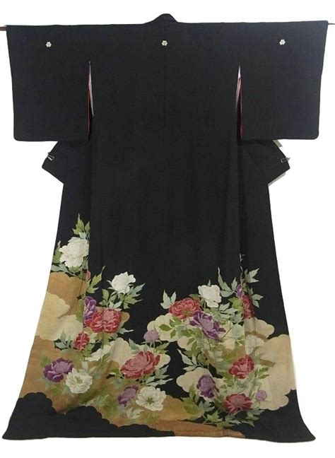 This Is A Susohiki Kimono For Stage Dancing With A Botanpeony On