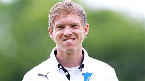Zira çok genç yaşta aldığı büyük sorumlulukla soğukkanlı bir. 1899-Meistertrainer Nagelsmann: "Alter ist kein ...
