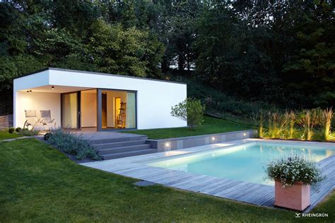 Moderne Gartengestaltung Mit Großem Pool Und Extra Poolhaus Modernes