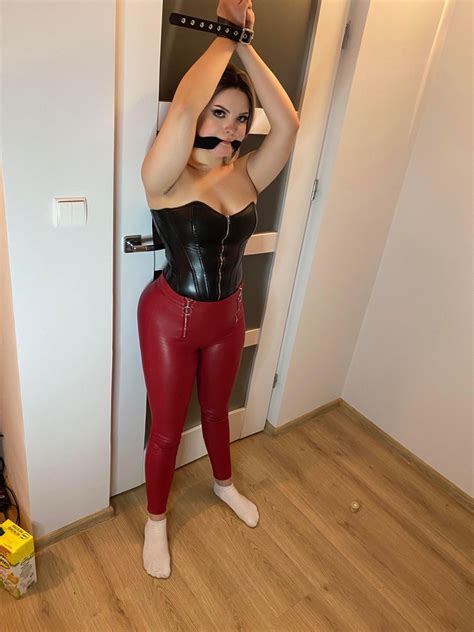 BDSM Lovers On Twitter I Was Live Streaming In This Position Guess